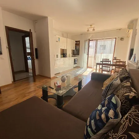 Sea La Vie Apartment *